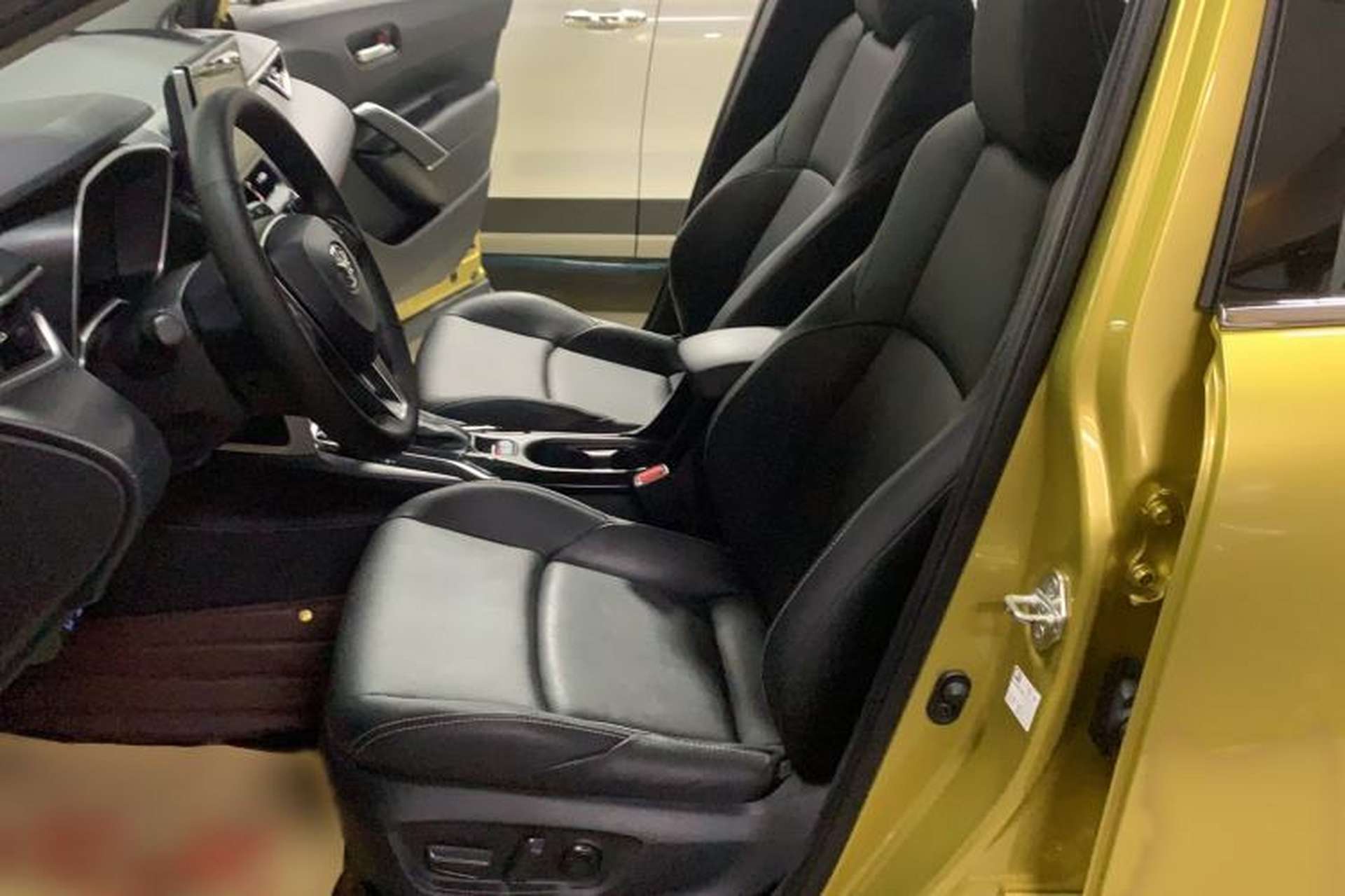 Used Toyota FRONTLANDER 2022 2.0L CVT Luxury PLUS Edition Left Front Seat