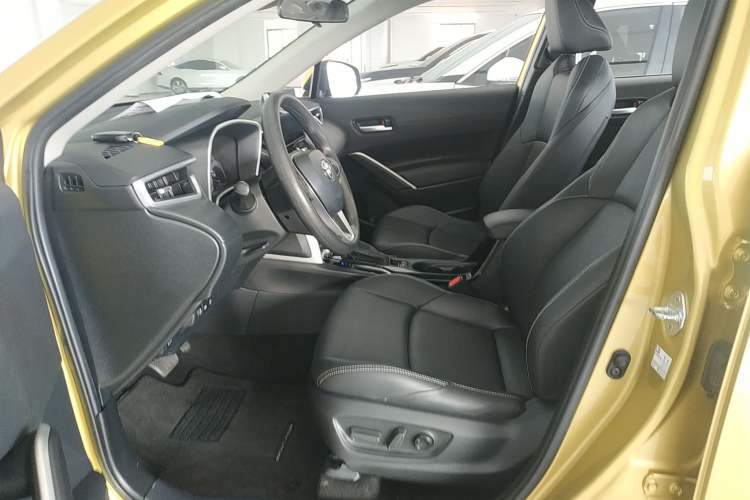 Used Toyota FRONTLANDER 2022 2.0L CVT Luxury PLUS Edition Left Front Seat