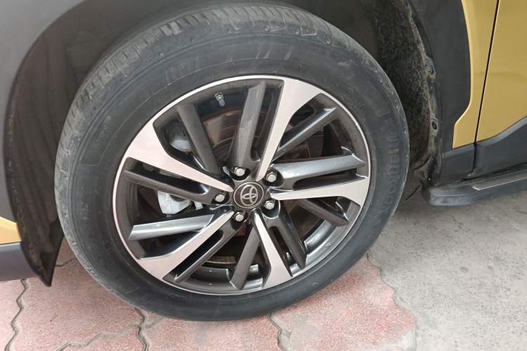 Used Toyota FRONTLANDER 2022 2.0L CVT Luxury PLUS Edition Left Front Wheel Hub