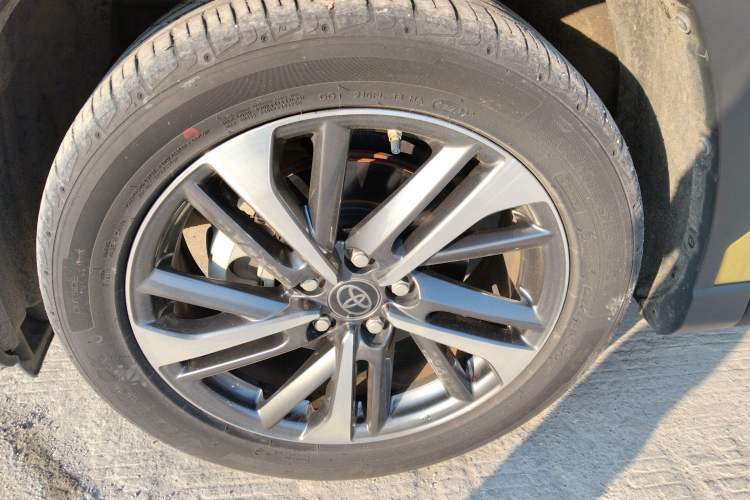 Used Toyota FRONTLANDER 2022 2.0L CVT Luxury PLUS Edition Left Front Wheel Hub