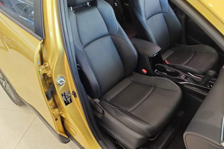 Used Toyota FRONTLANDER 2022 2.0L CVT Luxury PLUS Edition Right Front Seat