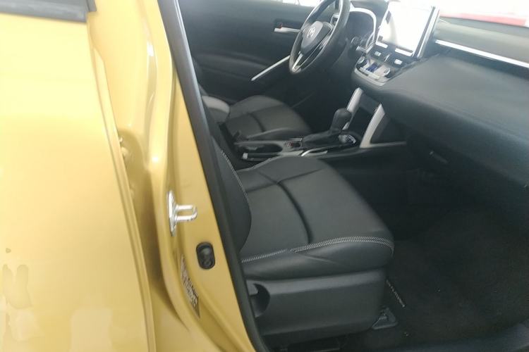 Used Toyota FRONTLANDER 2022 2.0L CVT Luxury PLUS Edition Right Front Seat
