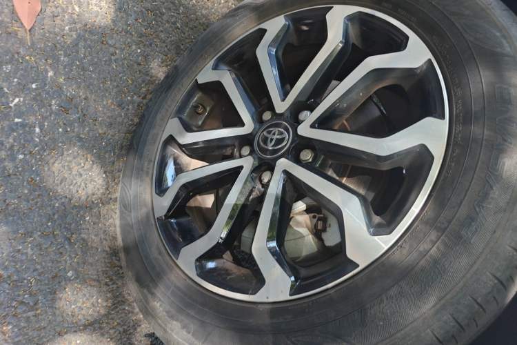 Used Toyota FRONTLANDER 2022 2.0L CVT Luxury Edition Right Front Wheel Hub