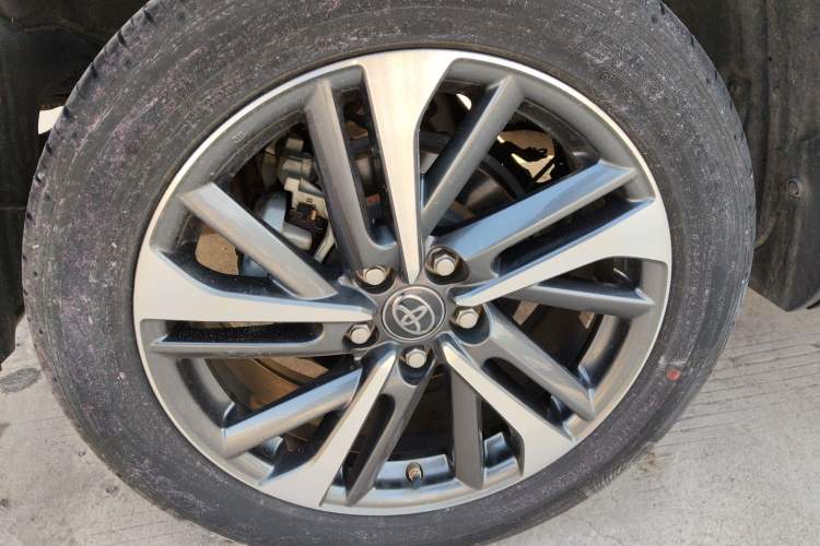 Used Toyota FRONTLANDER 2022 2.0L CVT Luxury PLUS Edition Right Rear Wheel Hub