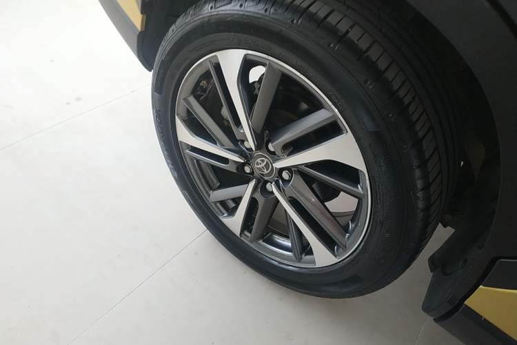 Used Toyota FRONTLANDER 2022 2.0L CVT Luxury PLUS Edition Right Rear Wheel Hub