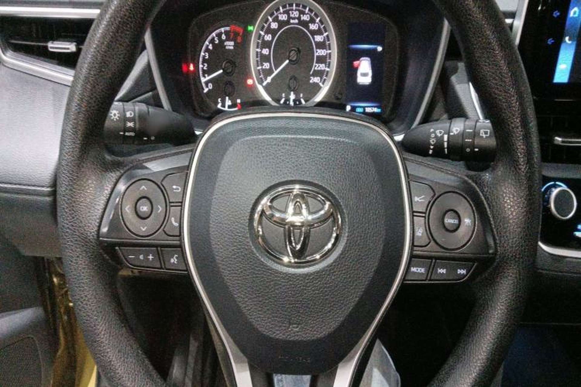 Used Toyota FRONTLANDER 2022 2.0L CVT Luxury PLUS Edition Steering Wheel