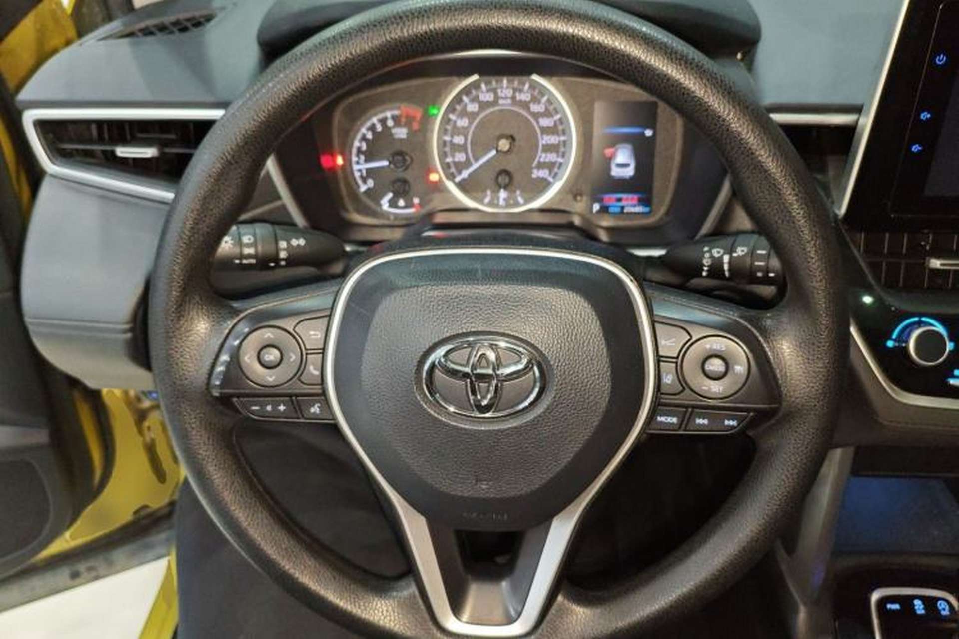 Used Toyota FRONTLANDER 2022 2.0L CVT Luxury PLUS Edition Steering Wheel