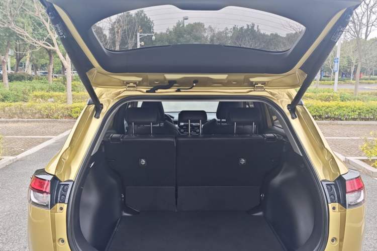 Used Toyota FRONTLANDER 2022 2.0L CVT Luxury PLUS Edition Trunk