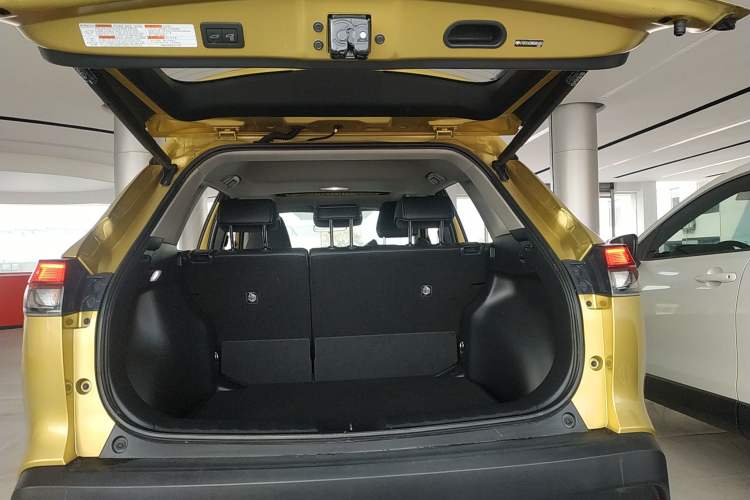 Used Toyota FRONTLANDER 2022 2.0L CVT Luxury PLUS Edition Trunk