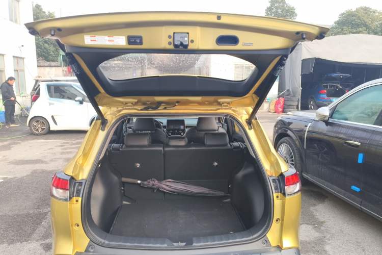 Used Toyota FRONTLANDER 2022 2.0L CVT Luxury PLUS Edition Trunk
