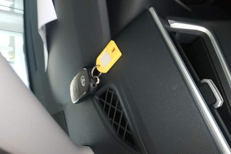 Used Toyota FRONTLANDER 2022 2.0L CVT Luxury PLUS Edition Vehicle Key