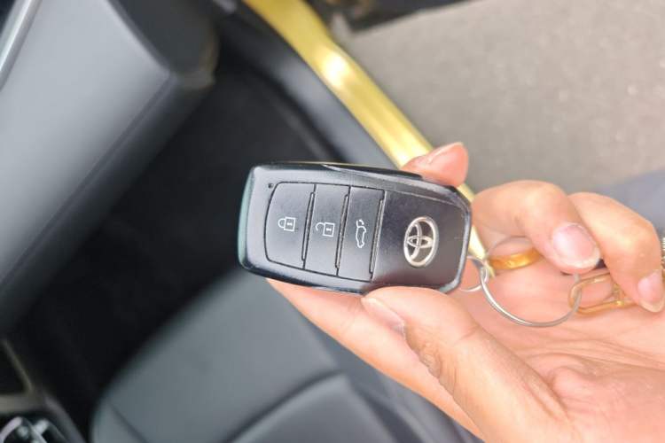 Used Toyota FRONTLANDER 2022 2.0L CVT Luxury PLUS Edition Vehicle Key