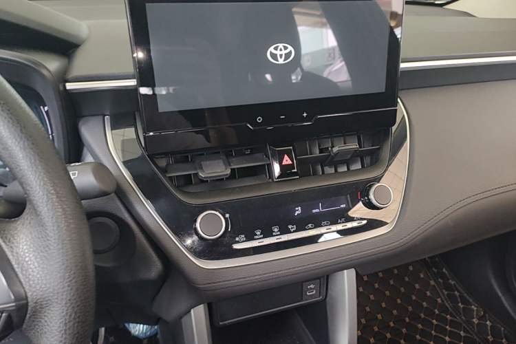 Used Toyota FRONTLANDER 2023 2.0L CVT Elite Edition Audio And AC Panel