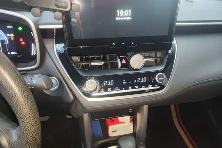 Used Toyota FRONTLANDER 2023 2.0L Smart Electric Hybrid Dual-Engine Luxury Edition Audio And AC Panel