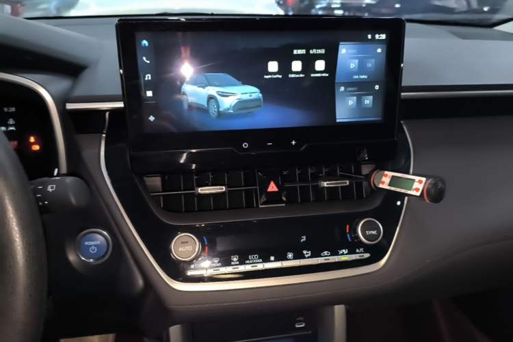 Used Toyota FRONTLANDER 2023 2.0L Smart Electric Hybrid Dual-Engine Luxury Edition Audio And AC Panel