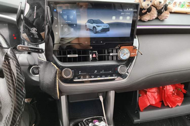 Used Toyota FRONTLANDER 2023 2.0L CVT Luxury Edition Audio And AC Panel