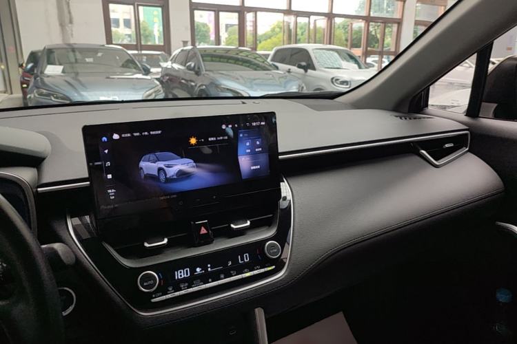 Used Toyota FRONTLANDER 2023 2.0L Smart Electric Hybrid Dual-Engine Deluxe Version Center Console