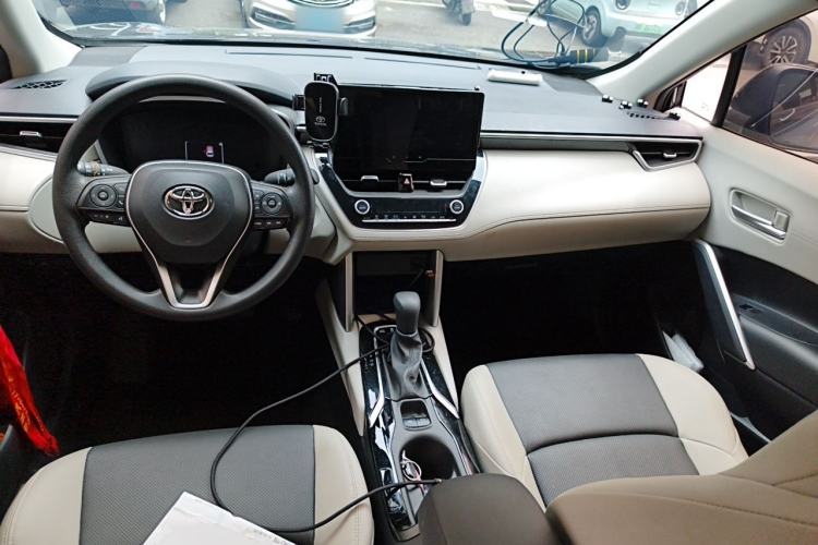 Used Toyota FRONTLANDER 2023 2.0L Smart Electric Hybrid Dual-Engine Luxury Edition Center Console