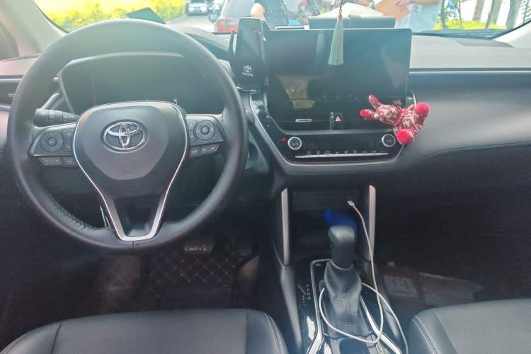 Used Toyota FRONTLANDER 2023 2.0L Smart Electric Hybrid Dual-Engine Luxury Edition Center Console