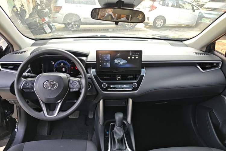 Used Toyota FRONTLANDER 2023 2.0L CVT Leading Edition Center Console