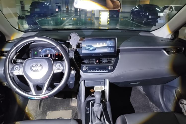 Used Toyota FRONTLANDER 2023 2.0L CVT Leading Edition Center Console