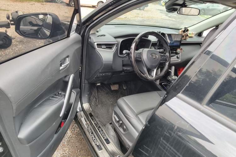 Used Toyota FRONTLANDER 2023 2.0L CVT Luxury Edition Driver Seat