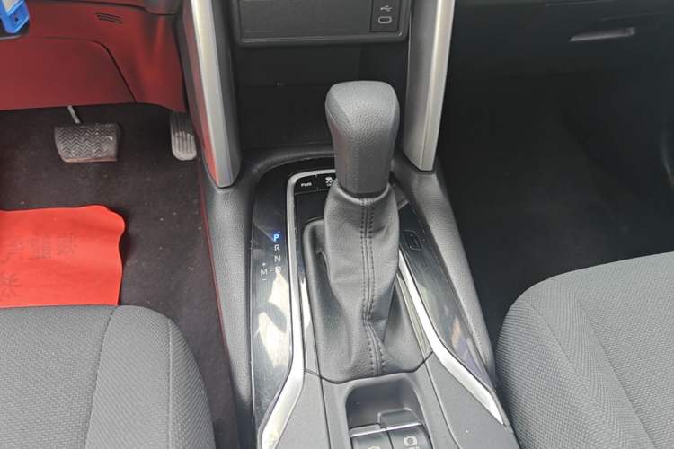 Used Toyota FRONTLANDER 2023 2.0L CVT Elite Edition Gear Lever