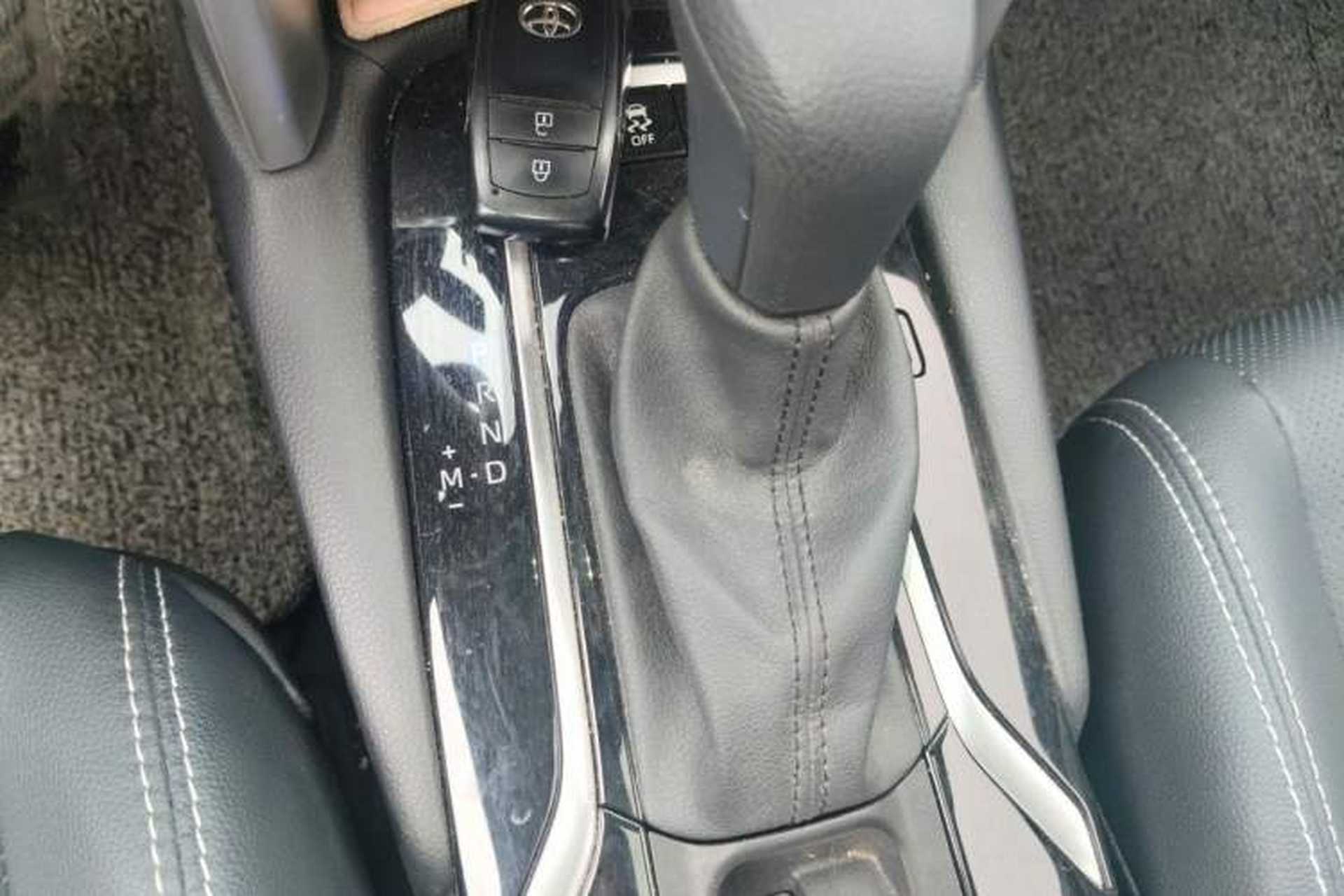Used Toyota FRONTLANDER 2023 2.0L CVT Luxury Edition Gear Lever