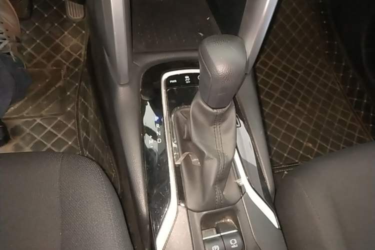 Used Toyota FRONTLANDER 2023 2.0L CVT Elite Edition Gear Lever