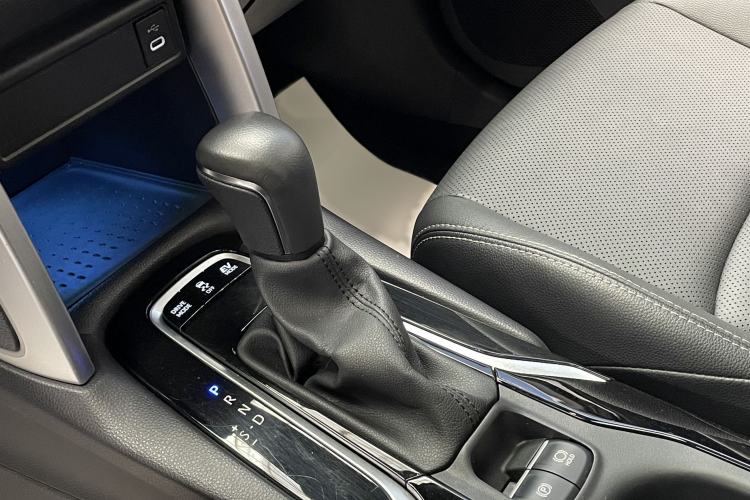Used Toyota FRONTLANDER 2023 2.0L Smart Electric Hybrid Dual-Engine Deluxe Version Gear Lever