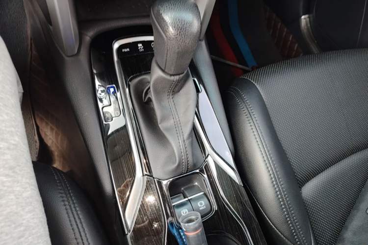 Used Toyota FRONTLANDER 2023 2.0L CVT Elite Edition Gear Lever