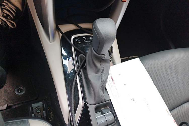 Used Toyota FRONTLANDER 2023 2.0L Smart Electric Hybrid Dual-Engine Luxury Edition Gear Lever