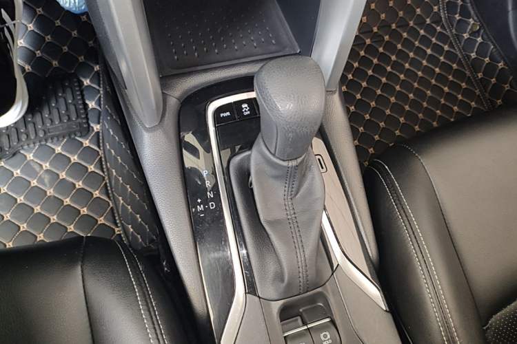 Used Toyota FRONTLANDER 2023 2.0L CVT Elite Edition Gear Lever