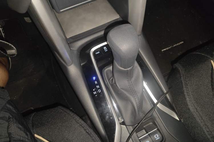 Used Toyota FRONTLANDER 2023 2.0L CVT Elite Edition Gear Lever