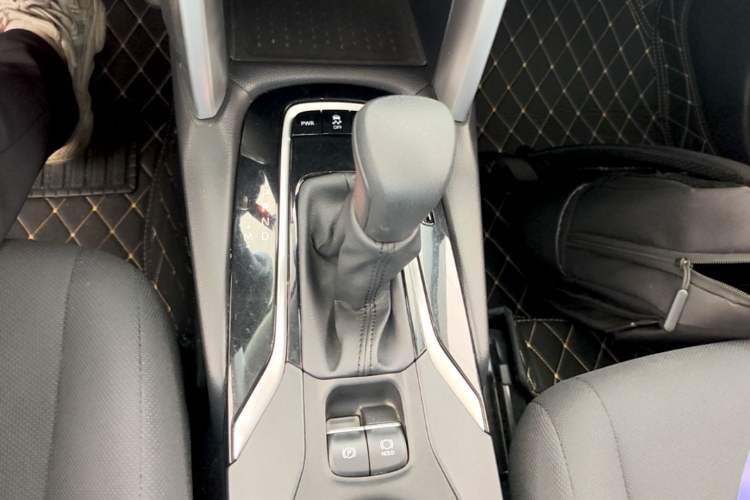 Used Toyota FRONTLANDER 2023 2.0L CVT Elite Edition Gear Lever