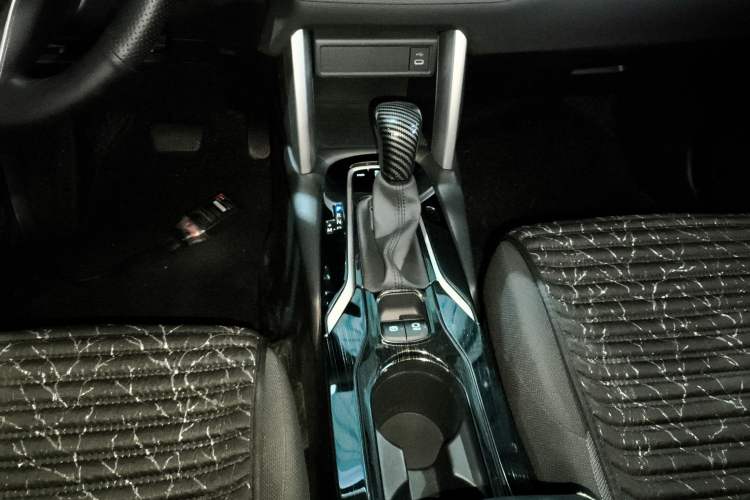 Used Toyota FRONTLANDER 2023 2.0L CVT Elite Edition Gear Lever