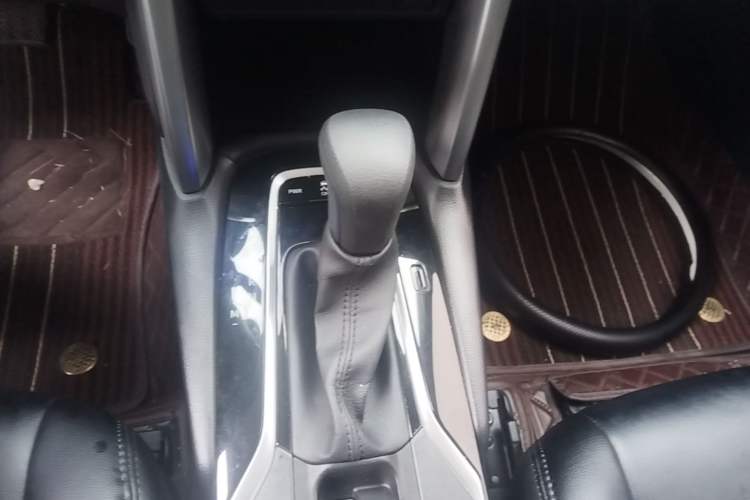 Used Toyota FRONTLANDER 2023 2.0L CVT Elite Edition Gear Lever