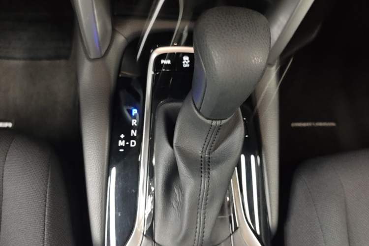Used Toyota FRONTLANDER 2023 2.0L CVT Elite Edition Gear Lever