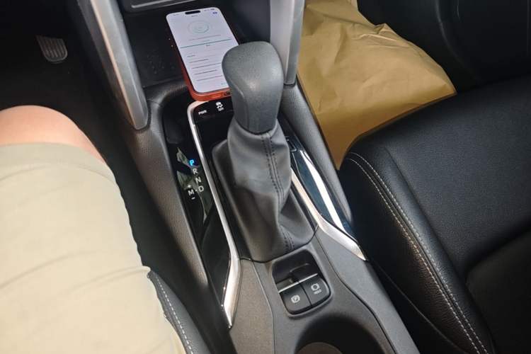 Used Toyota FRONTLANDER 2023 2.0L CVT Elite Edition Gear Lever