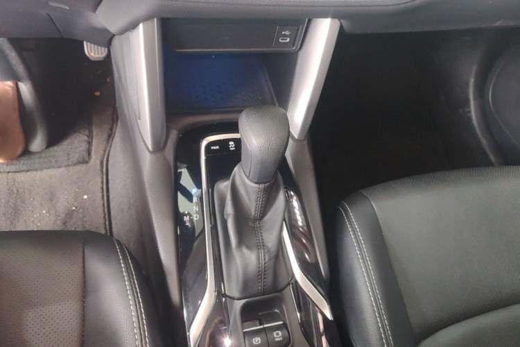 Used Toyota FRONTLANDER 2023 2.0L CVT Luxury Edition Gear Lever