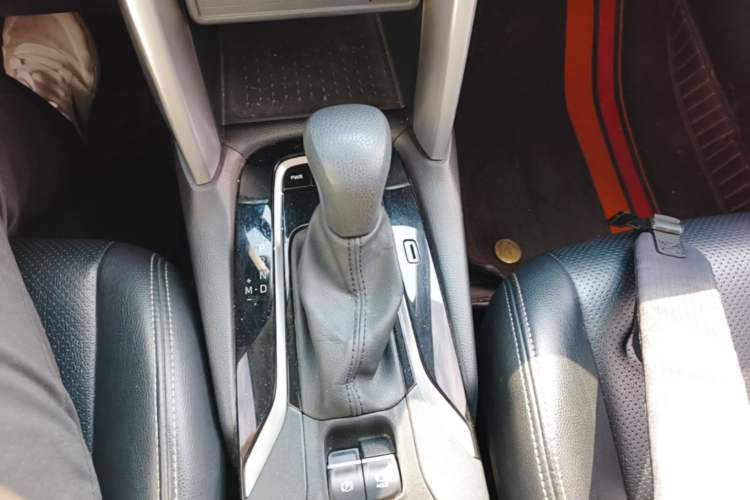 Used Toyota FRONTLANDER 2023 2.0L CVT Elite Edition Gear Lever