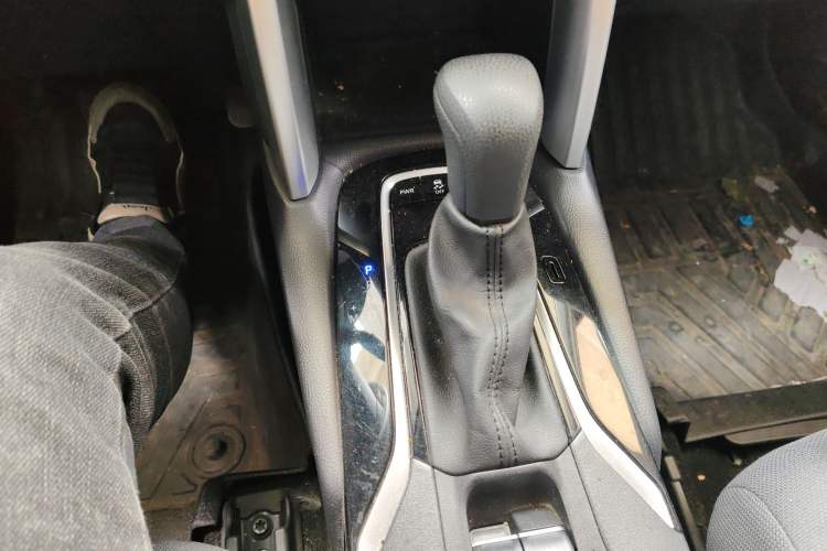 Used Toyota FRONTLANDER 2023 2.0L CVT Leading Edition Gear Lever
