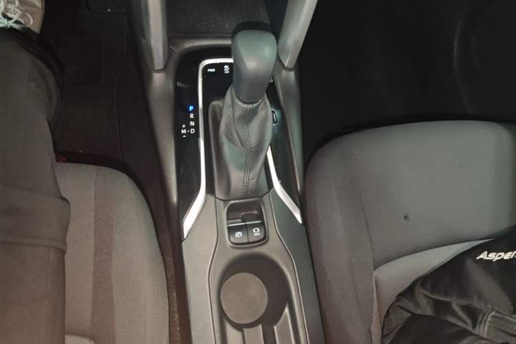 Used Toyota FRONTLANDER 2023 2.0L CVT Elite Edition Gear Lever