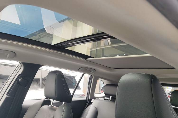 Used Toyota FRONTLANDER 2023 2.0L Smart Electric Hybrid Dual-Engine Deluxe Version Headliner