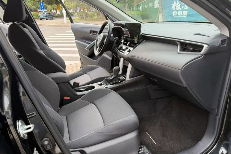 Used Toyota FRONTLANDER 2023 2.0L CVT Elite Edition Interior 3