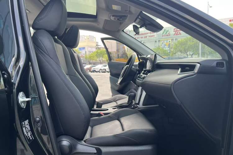 Used Toyota FRONTLANDER 2023 2.0L CVT Leading Edition Interior 4