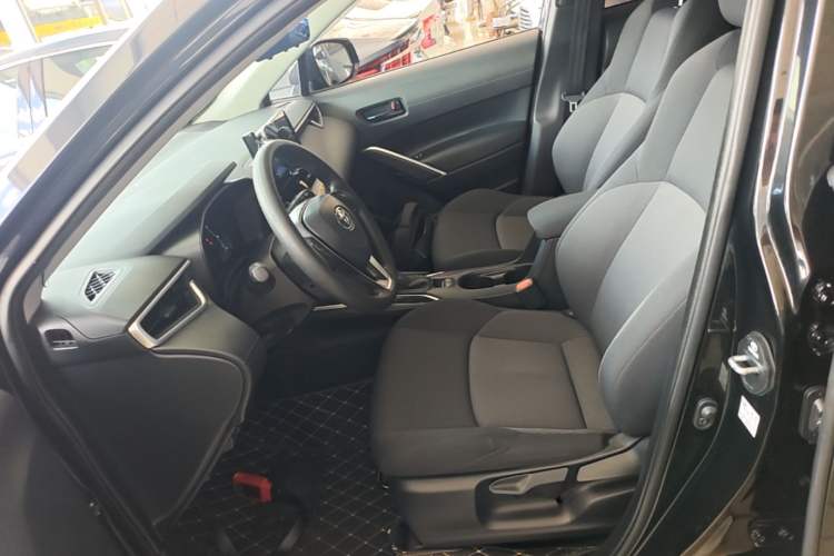 Used Toyota FRONTLANDER 2023 2.0L CVT Elite Edition Left Front Seat