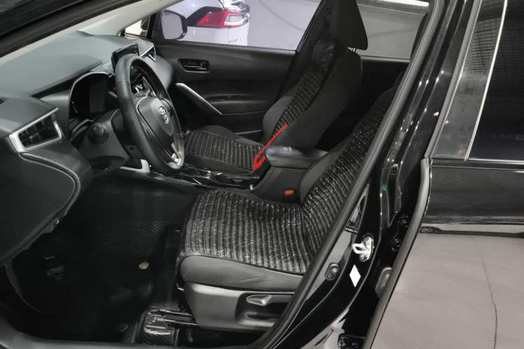 Used Toyota FRONTLANDER 2023 2.0L CVT Elite Edition Left Front Seat