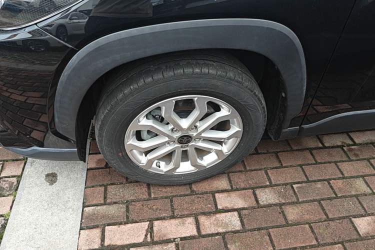 Used Toyota FRONTLANDER 2023 2.0L CVT Elite Edition Left Front Wheel Hub