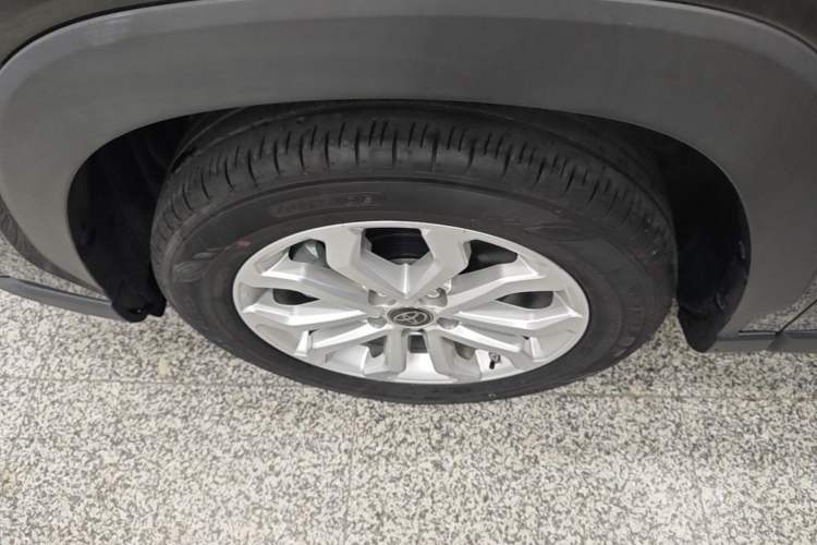 Used Toyota FRONTLANDER 2023 2.0L CVT Elite Edition Left Front Wheel Hub